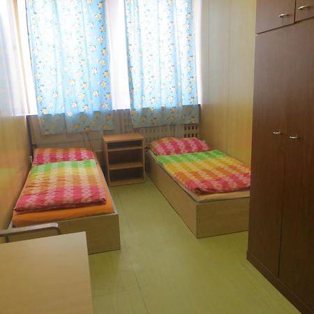 Hostel Monty Říčany Екстериор снимка