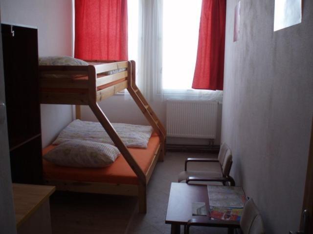 Hostel Monty Říčany Екстериор снимка