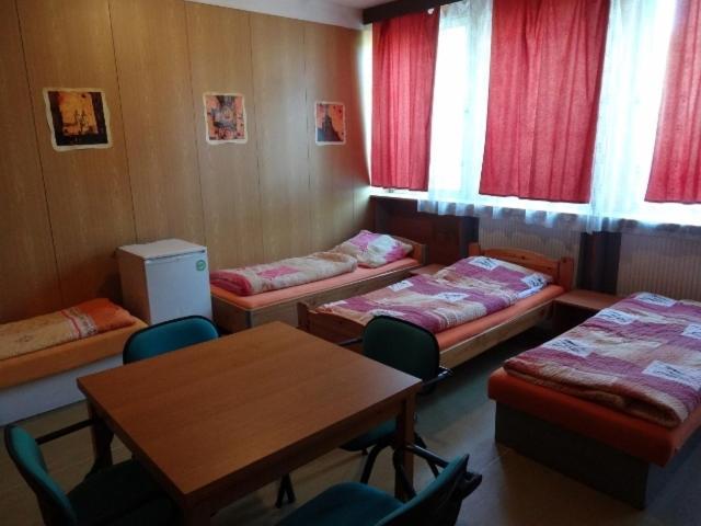 Hostel Monty Říčany Стая снимка