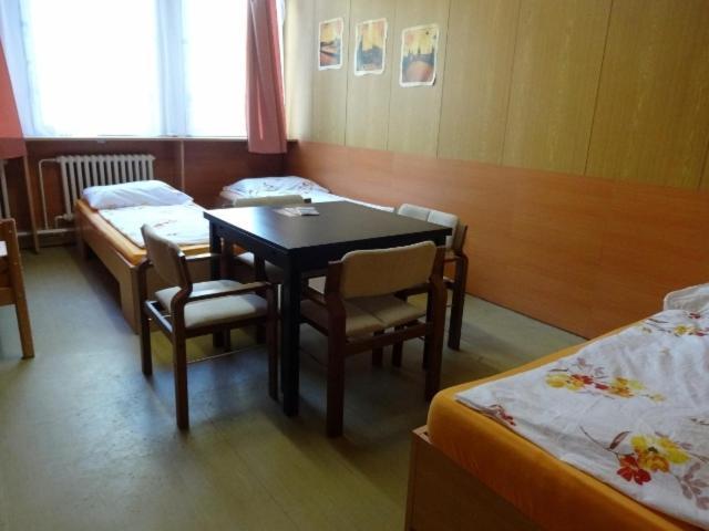 Hostel Monty Říčany Стая снимка