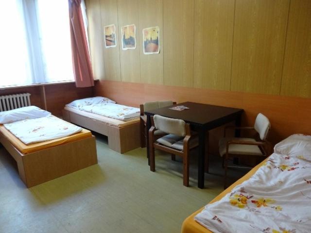 Hostel Monty Říčany Стая снимка